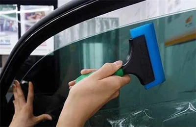 هل لدى شركة Etie لتظليل نوافذ السيارة وظيفة الحماية من الشمس؟