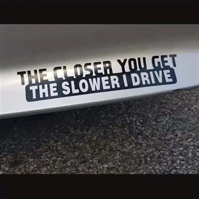تحصل على أبطأ أقود ملصقًا مضحكًا